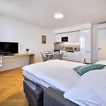 Downtown Rubesova 4*