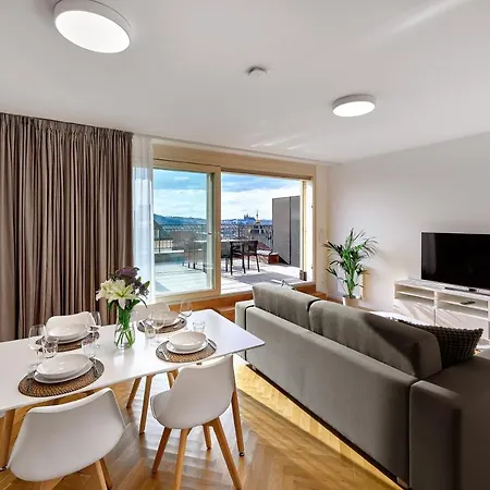 Downtown Rubesova Lejlighedshotel 4*