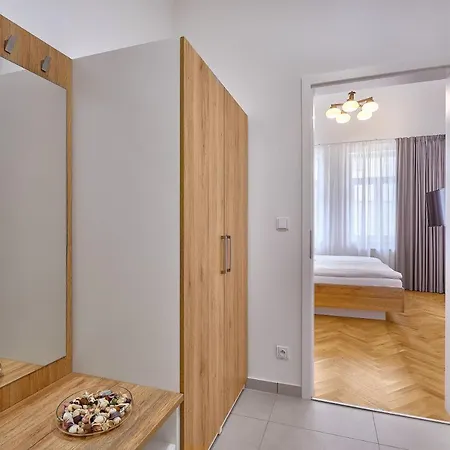 아파트호텔 Downtown Suites Rubesova 4*