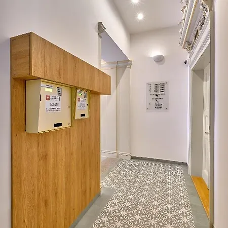 Downtown Rubesova 4*