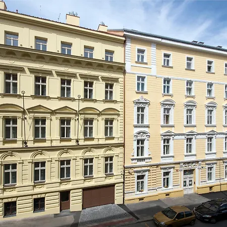 Lägenhetshotell Downtown Rubesova 4*