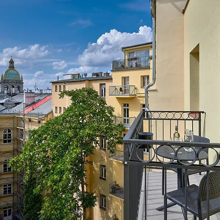 Downtown Rubesova Lägenhetshotell 4*