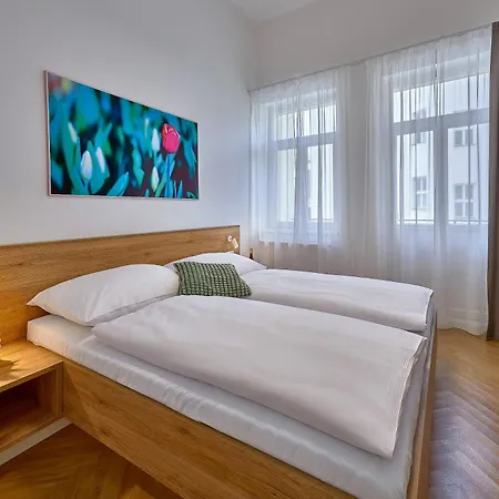 Downtown Rubesova Lejlighedshotel 4*