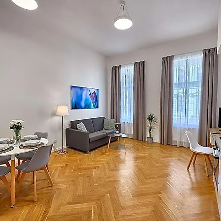 Lägenhetshotell Downtown Rubesova 4*