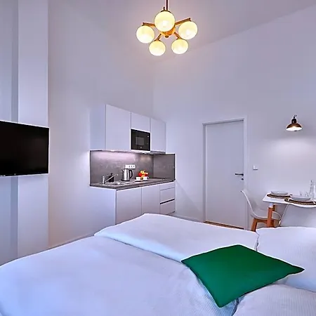 شقة فندقية Downtown Rubesova 4*