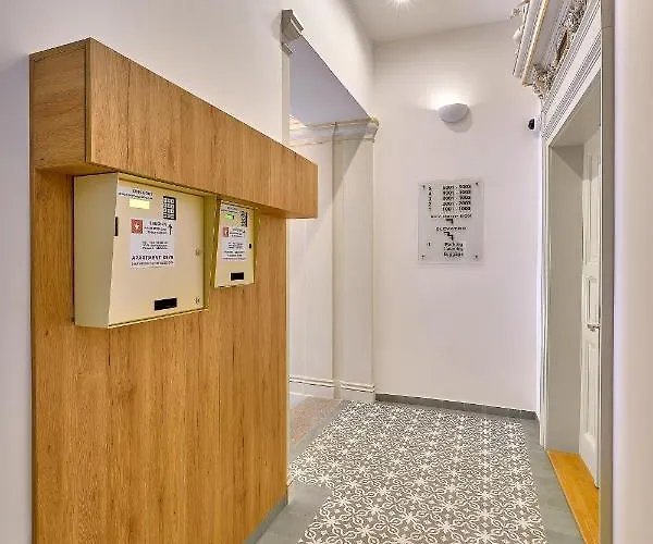 Downtown Rubesova 4*