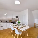 Downtown Rubesova Aparthotel 4*
