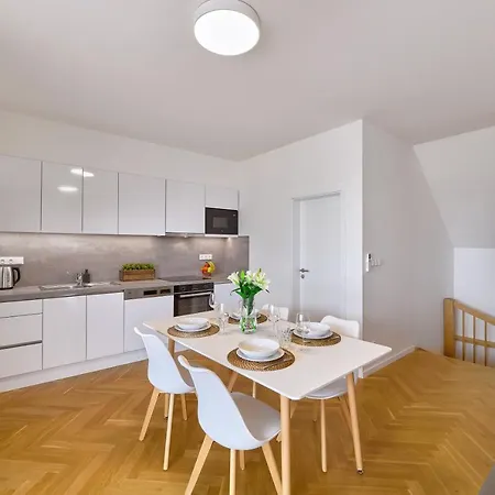Downtown Rubesova Hotel apartamentowy 4*
